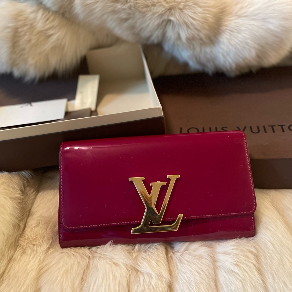 100% Authentic Louis Vuitton Clutch. Mint condition